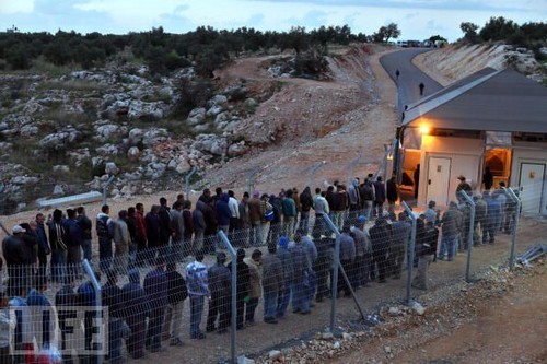 palestinians-at-israeli-checkpoint.jpg